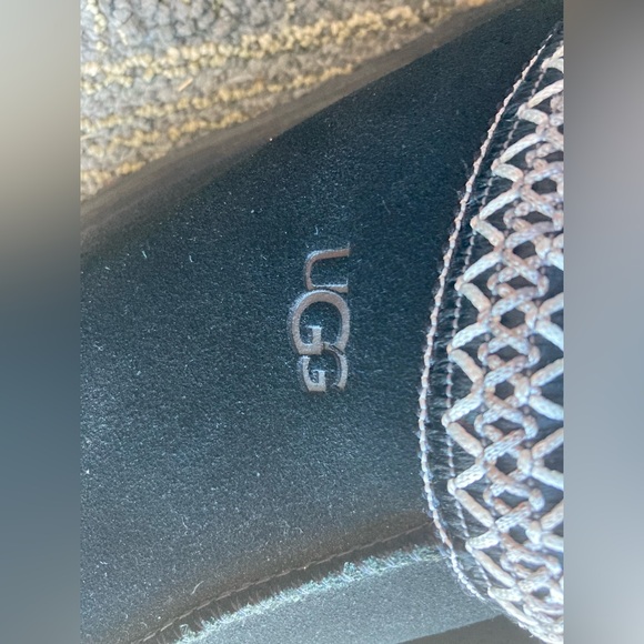 BLACK TAZZ UGGS - Picture 2 of 8